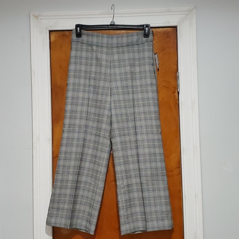 Daisy/Black Multi Colored 3/4 Length Culottes